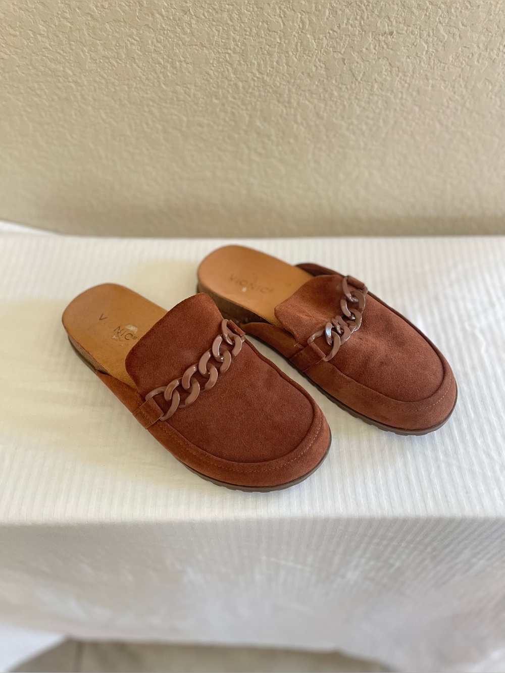 Vionic Rust Brown Suede Chain-Link Slide Mules SZ 9 - Picture 3 of 8